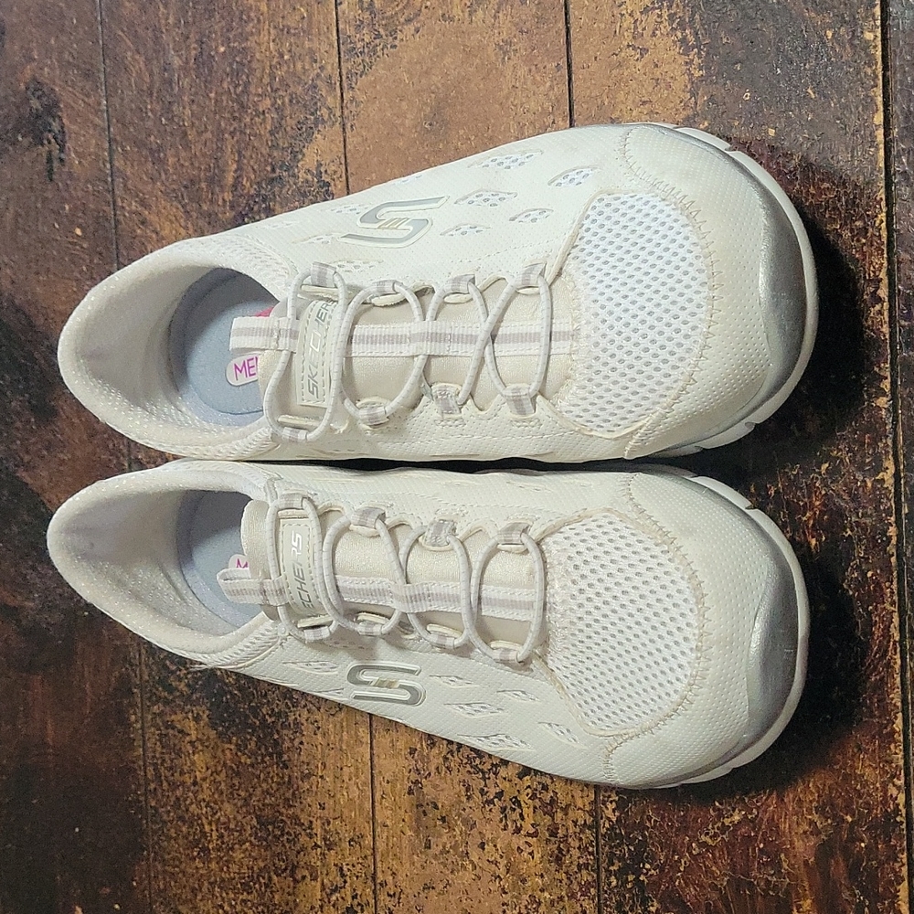 Sketches Air Cooled Memory Foam Tennies